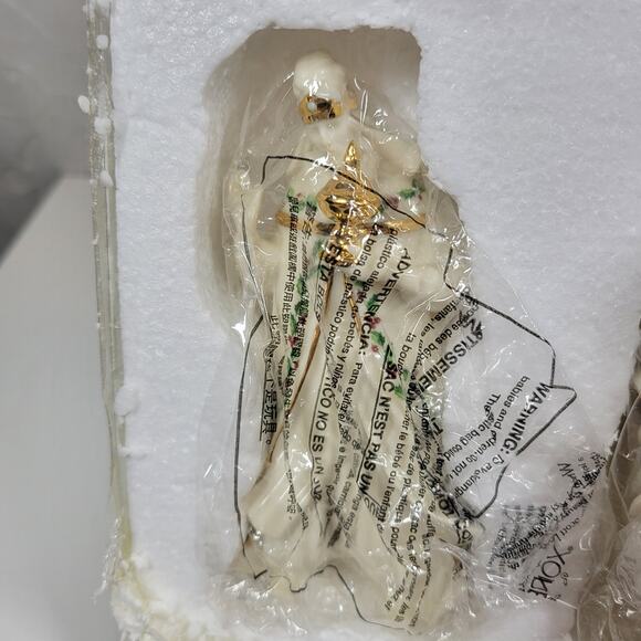 Lenox Christmas Nativity Set Ivory Porcelain 24 kt Gold Trim NEW Dead Stock 7 Pc - Picture 10 of 13